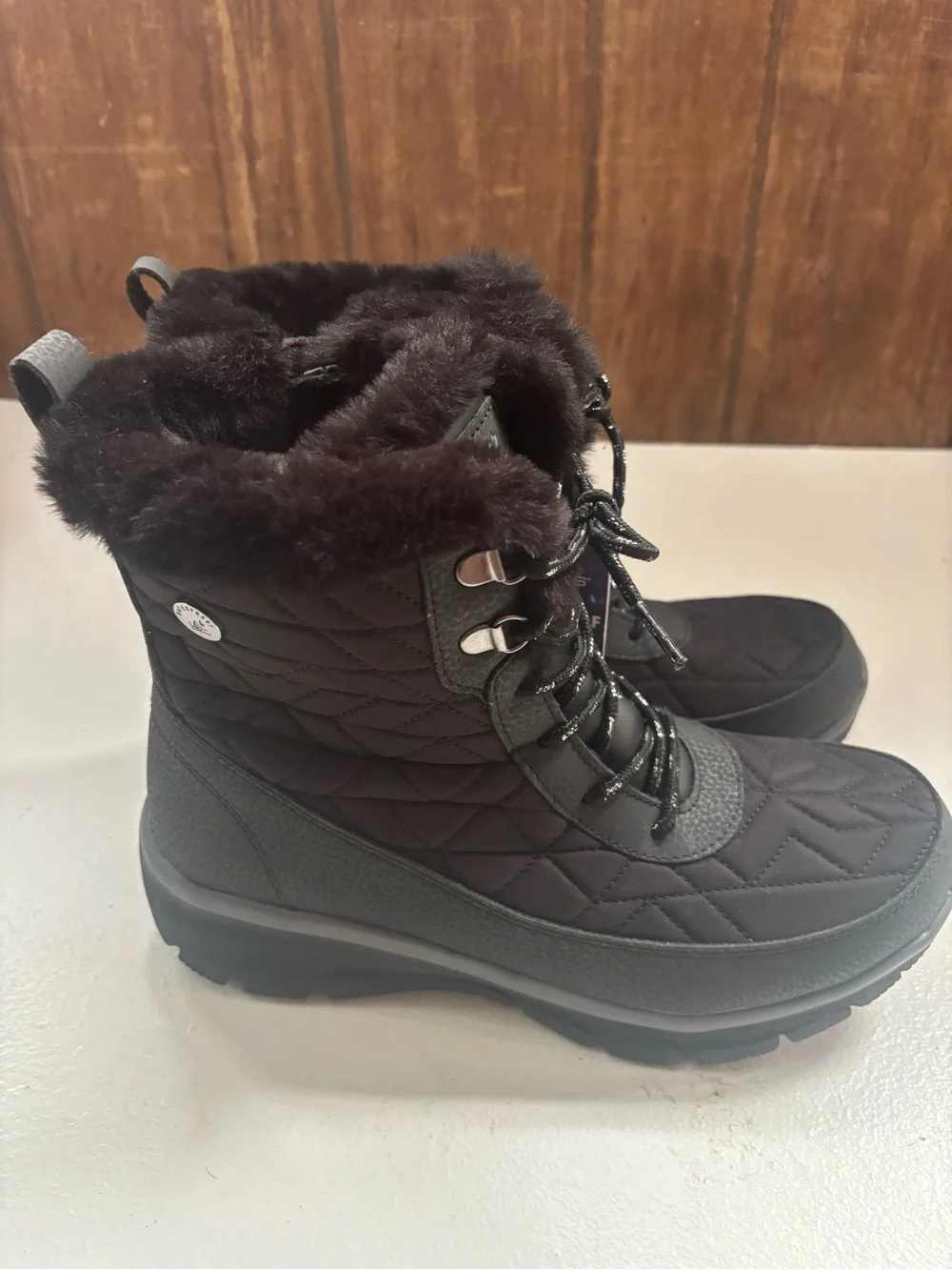 Skechers Women's Relaxed Fit Easy Going - Frostine waterproof ankle boots 8.5
